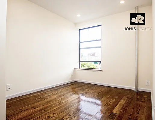 Rented by Jonis Realty | media 3