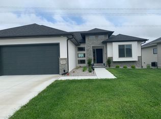 6410 Monarch Dr, Lincoln, NE 68516