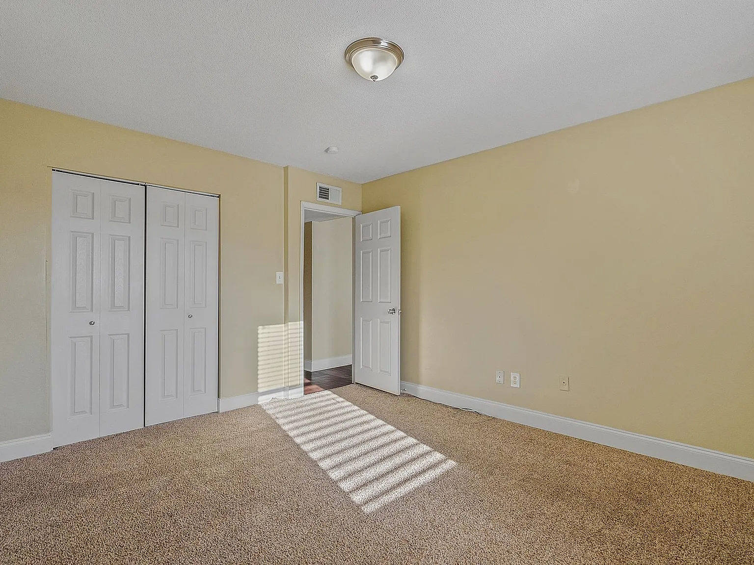 5th Avenue Apartments — Photo 4