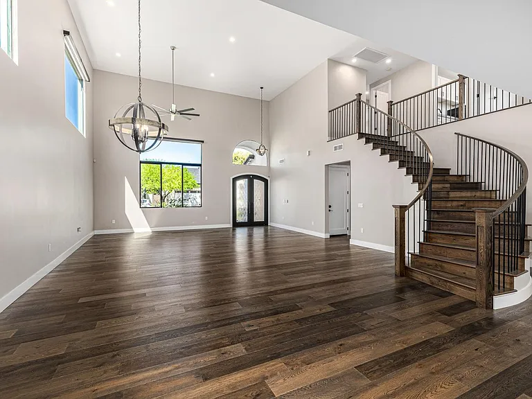 3821 E Devonshire Ave — Photo 10