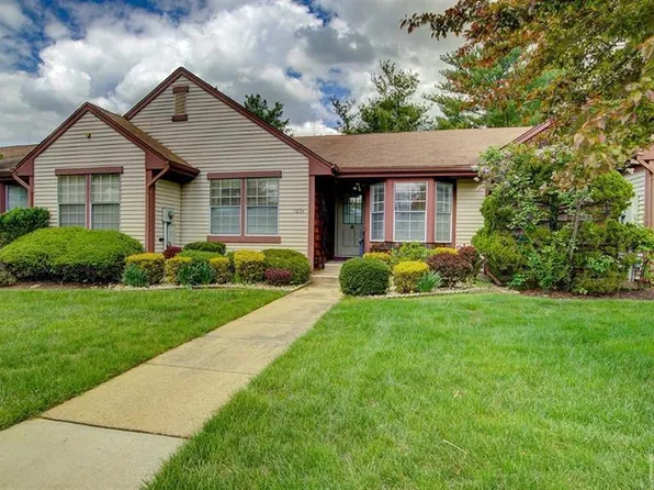 165 Concordia Cir #B, Monroe Township, NJ 08831