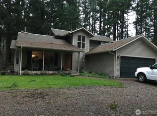 1027 Kringler Rd, Oak Harbor, WA 98277