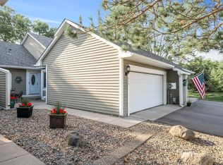 979 Winterberry Dr, Woodbury, MN 55125