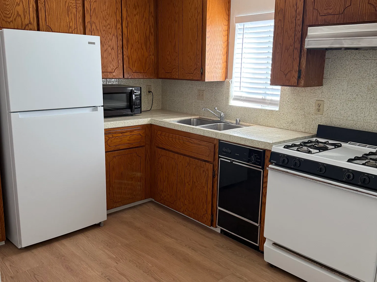 2 bed, $3,250 — Photo 1