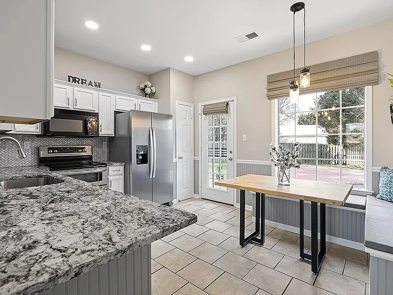 980 Nesting Wood Cir E — Photo 6