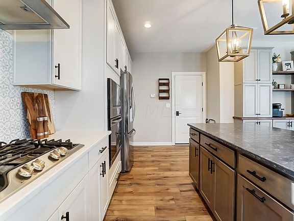3rd image of 1269 Golfview Ln