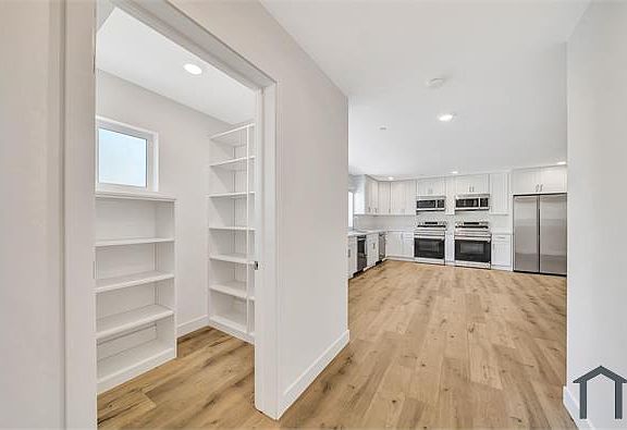 3rd image of 1586 W 37th St #1