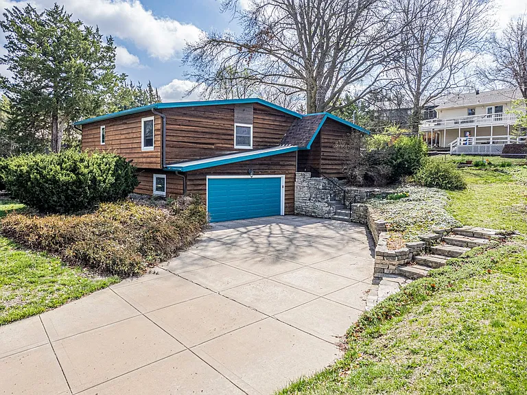 144 S Dartmouth Dr — Photo 1