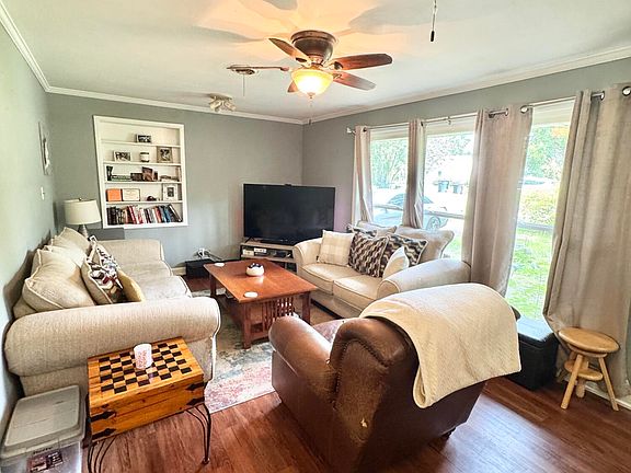 3rd image of 854 Lake Terrace Drive