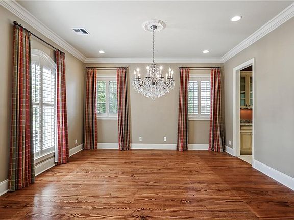 5th image of 11 Cypress Point Ln