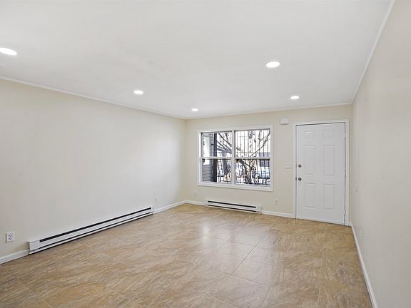 4th image of 478 Pacific Ave