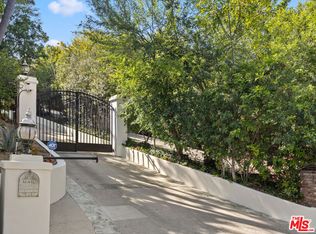 4807 Brewster Dr, Tarzana, CA 91356