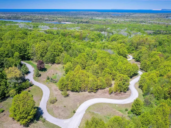 3100 Warren Rd, Beulah, MI 49617