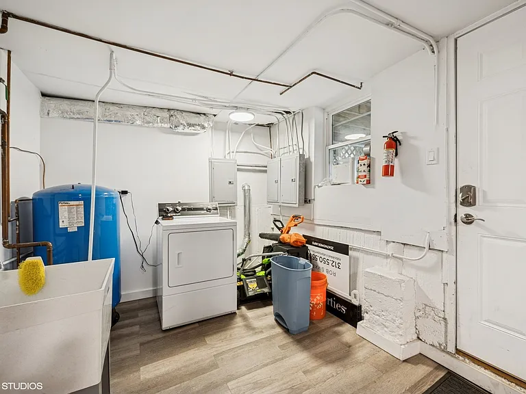 2547 W Homer St #1G — Photo 8