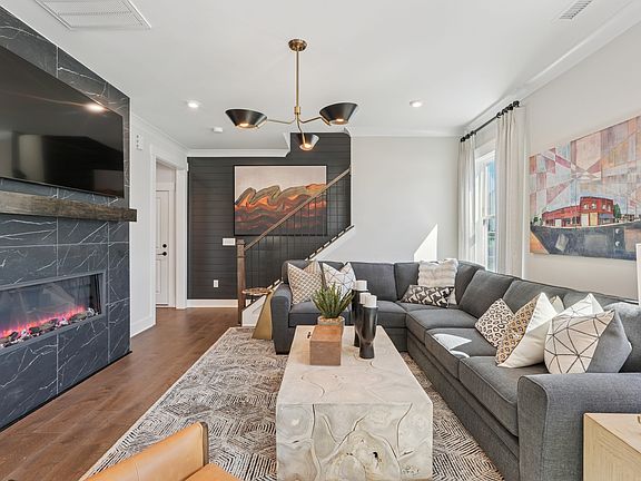 137 Parkland Dr