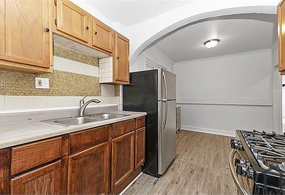 2nd image of 11255 S King Dr #1F