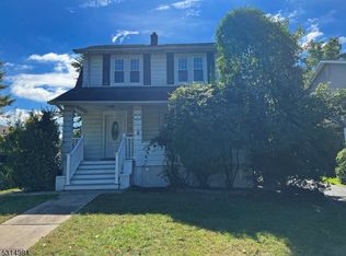 11 Poplar St, Dumont, NJ 07628