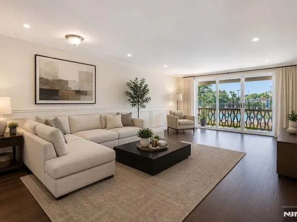 2100 Linwood Ave APT 2Y, Fort Lee, NJ 07024