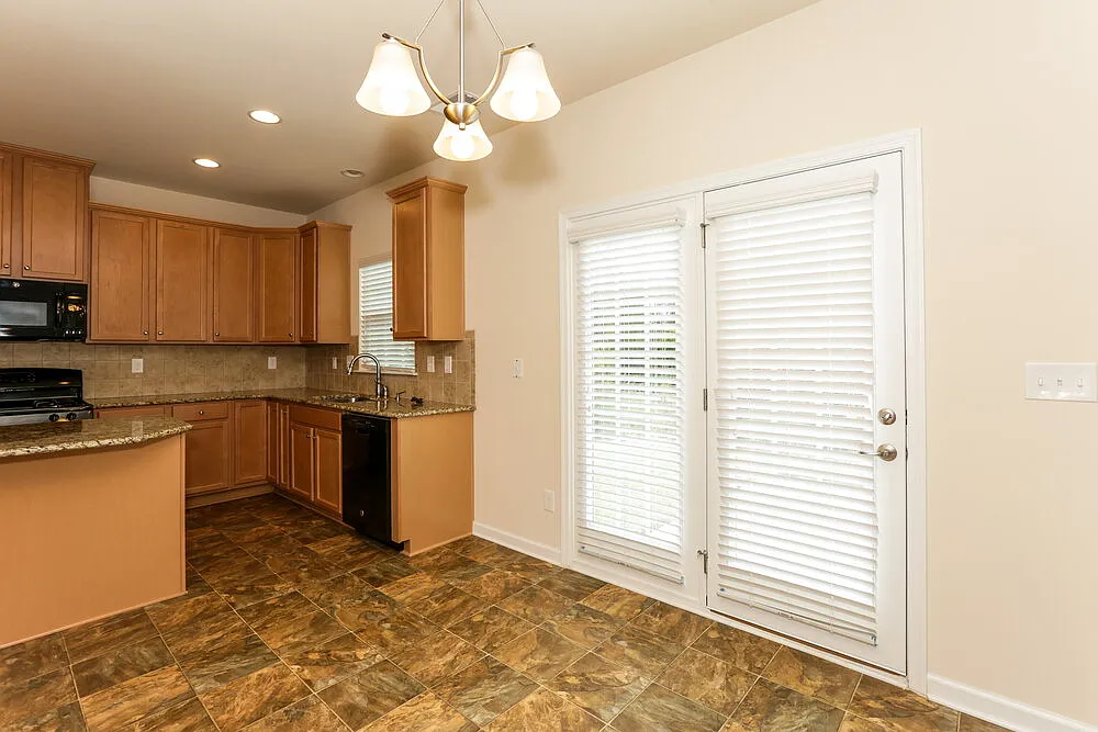 3 bed, 2.5 bath, 1952 sqft, $2,900 — Photo 4
