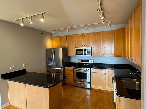 5th image of 1212 N Wells St APT 1205