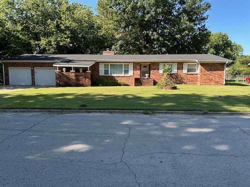 1st image of 805 SE 14th St