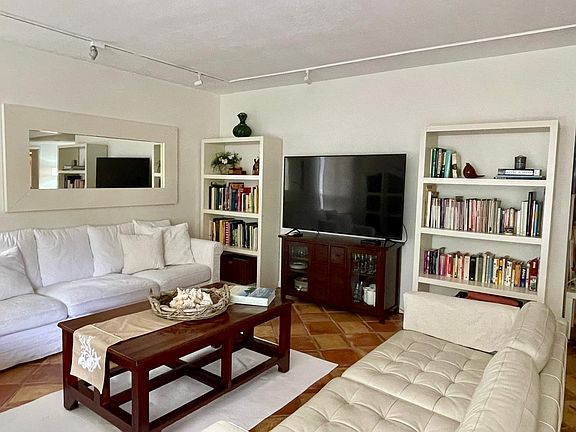 4th image of 161 Crandon Blvd APT 313