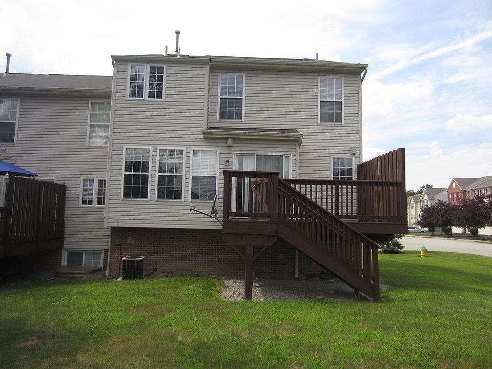 2nd image of 216 Blue Grass Cir
