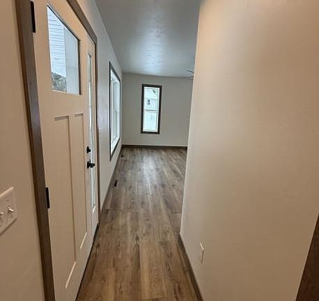 5th image of 709 Robin St