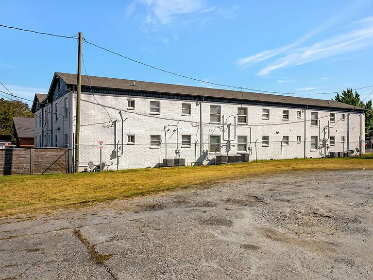 2714 Jefferson St — Photo 42