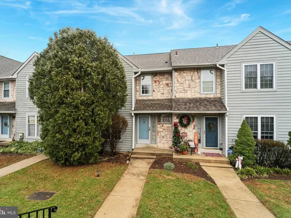 112 Knollwood Ct, Aston, PA 19014