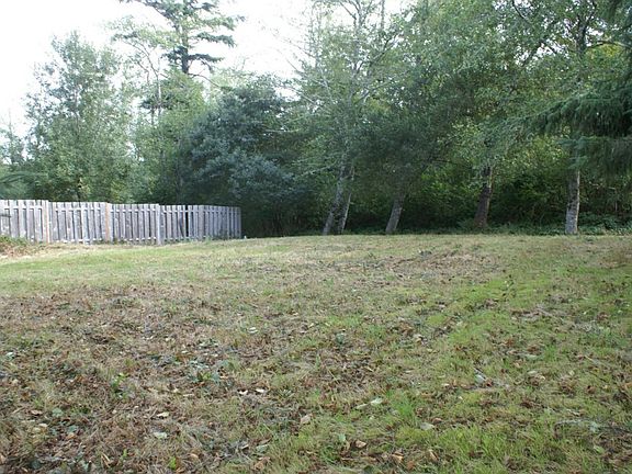 3rd image of 620 Sunset Ave NE