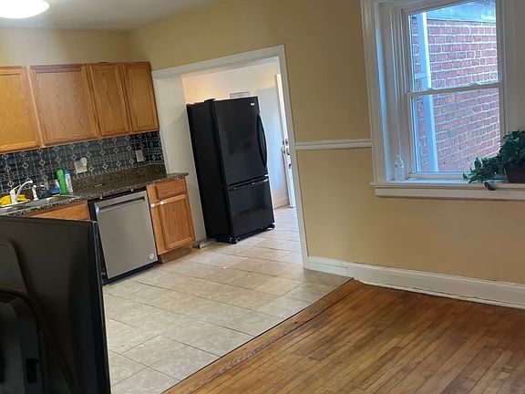 2nd image of 1400 Hull St #1