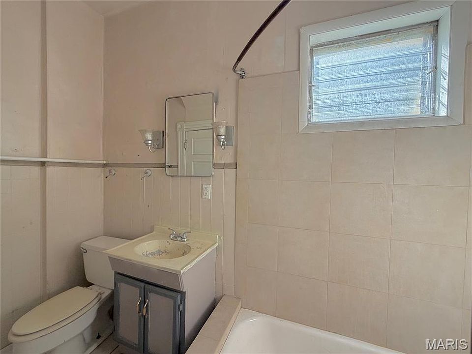 13th image of 2226 Adams St