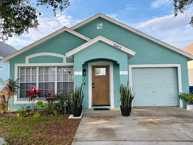 House exterior with single car garage and driveway.