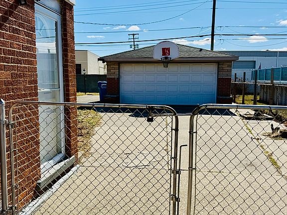 2nd image of 25350 Wexford Ave