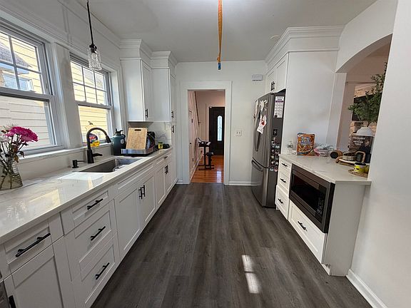 5th image of 296 E 6th St