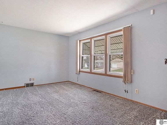 5th image of 7333 S 71st St