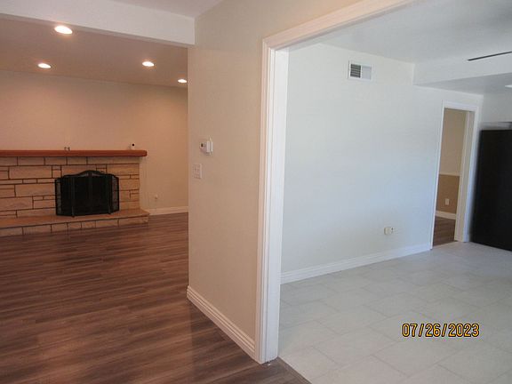 3rd image of 22721 Eccles St