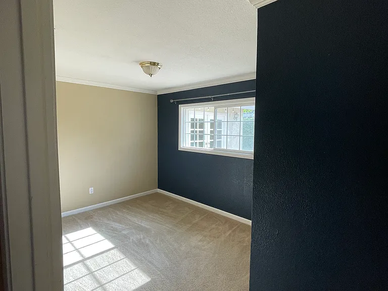 1010 Westway Dr — Photo 8