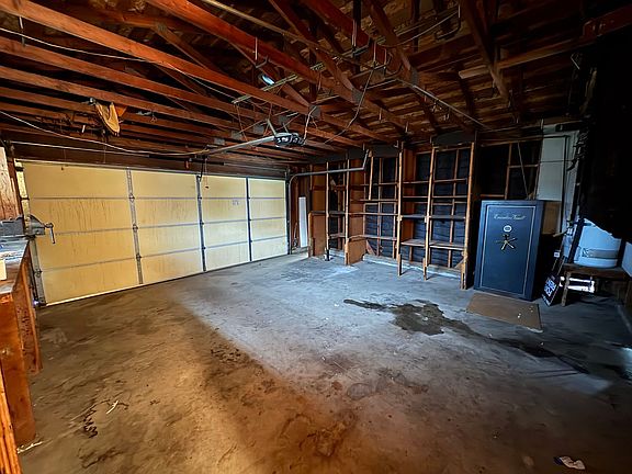 3rd image of 1439 W Evans Ave