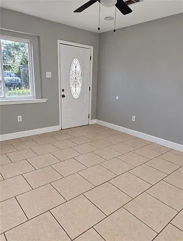 3 bed, 1.0 bath, 1609 sqft, $1,881 — Photo 3