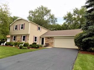 273 Weidner Rd, Buffalo Grove, IL 60089