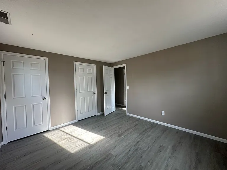 13 Valley Park Dr — Photo 9