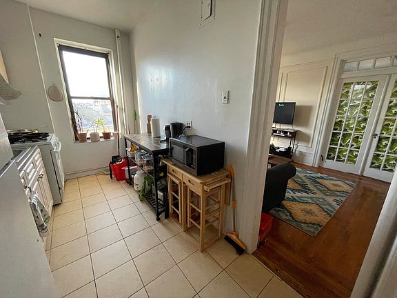 4th image of 3011 34th St APT 3D