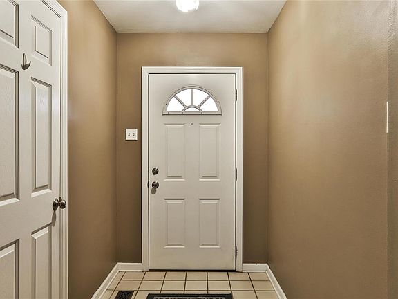 5th image of 484 Blooming Dale Dr
