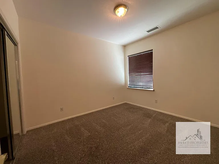 626 W Lisbon Ln — Photo 16