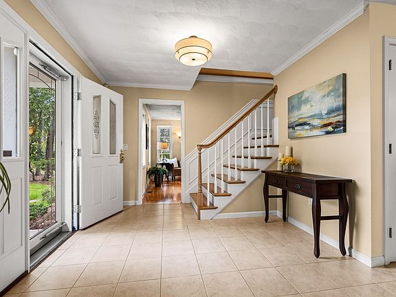 2nd image of 8 Jack Rabbit Ln