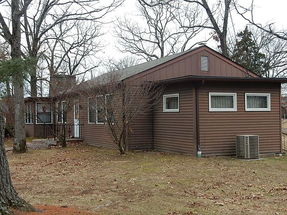 3rd image of 30 Forest Hill Dr