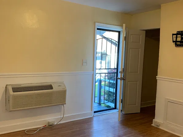 271 52nd St APT C, Fairfield, AL 35064