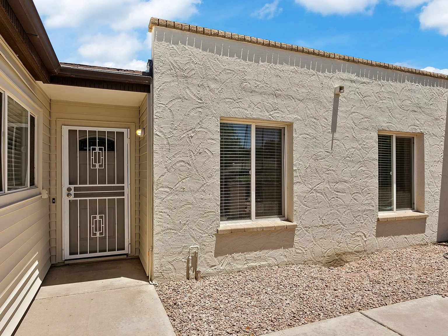 3 bed, 1330 sqft, $2,150 — Photo 2